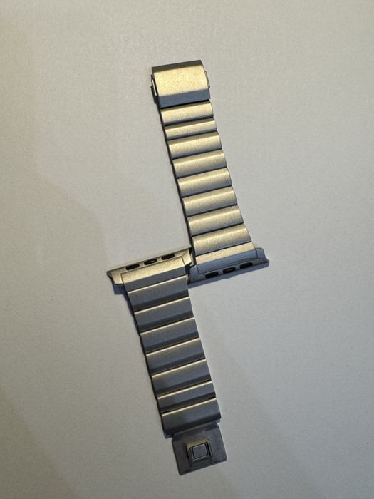 Apple Watch 9 Pure Platinum 45mm