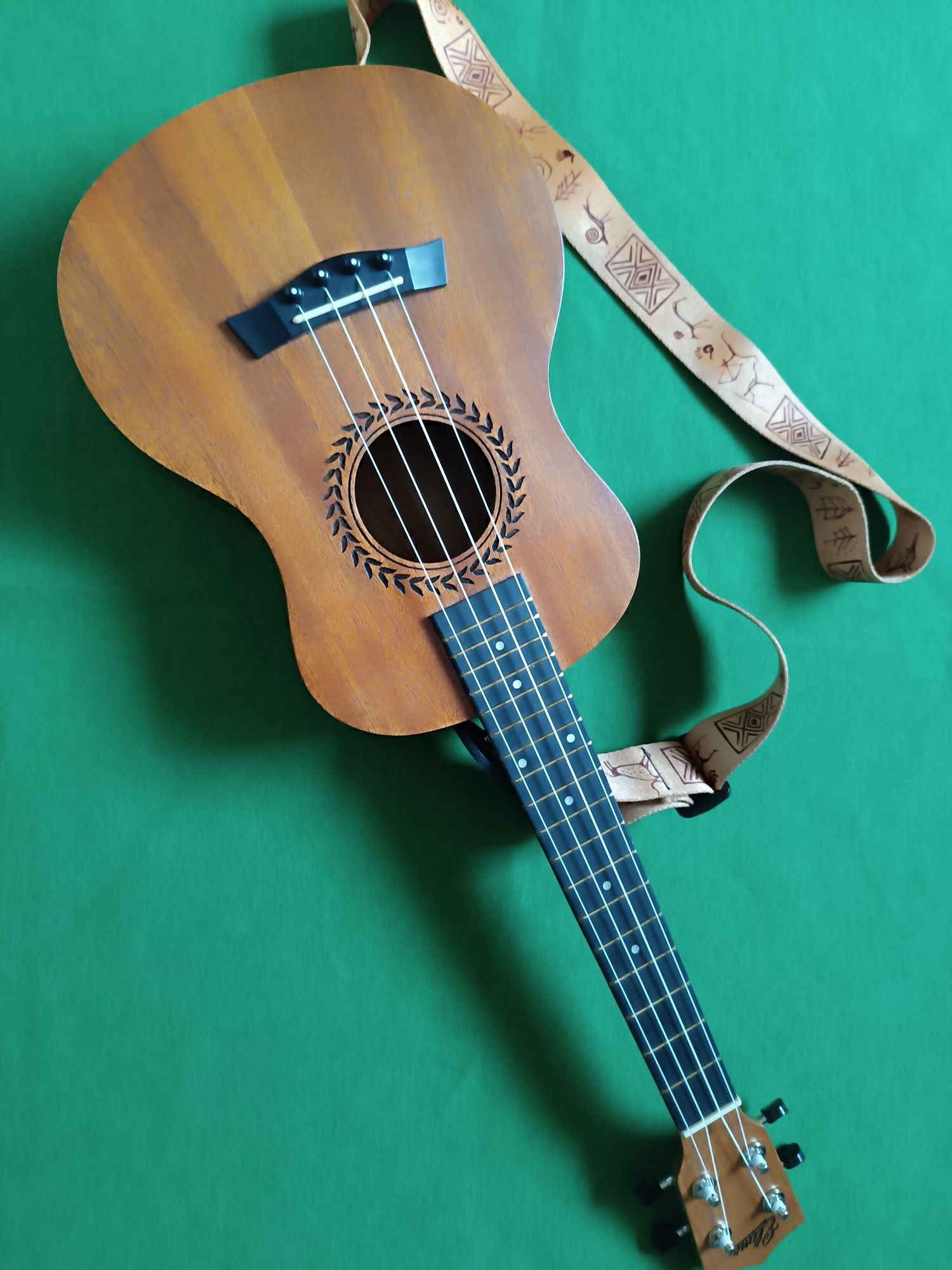 Комлект Укулеле Elima виду Tenor 26"+чохол+ремінь