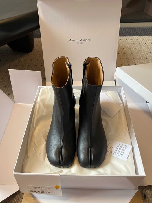 Krótkie botki Maison Margiela wykonane z czarnej skóry naturalnej r.38