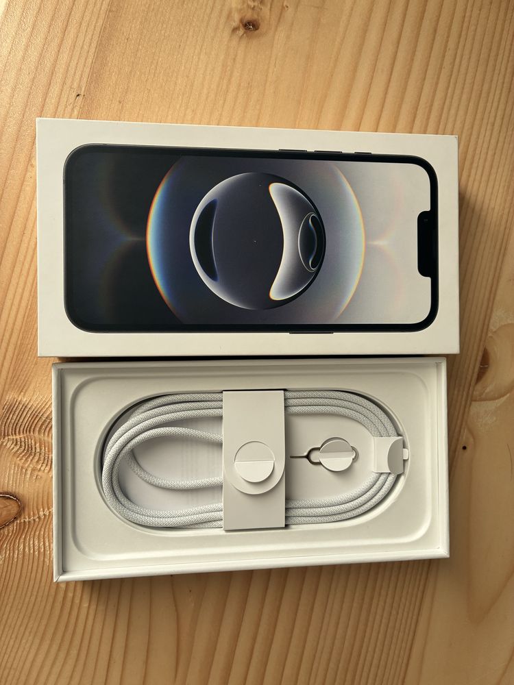 Apple iPhone 16e 256GB Black (модель MD1T4SX/A) офіційний гарантія