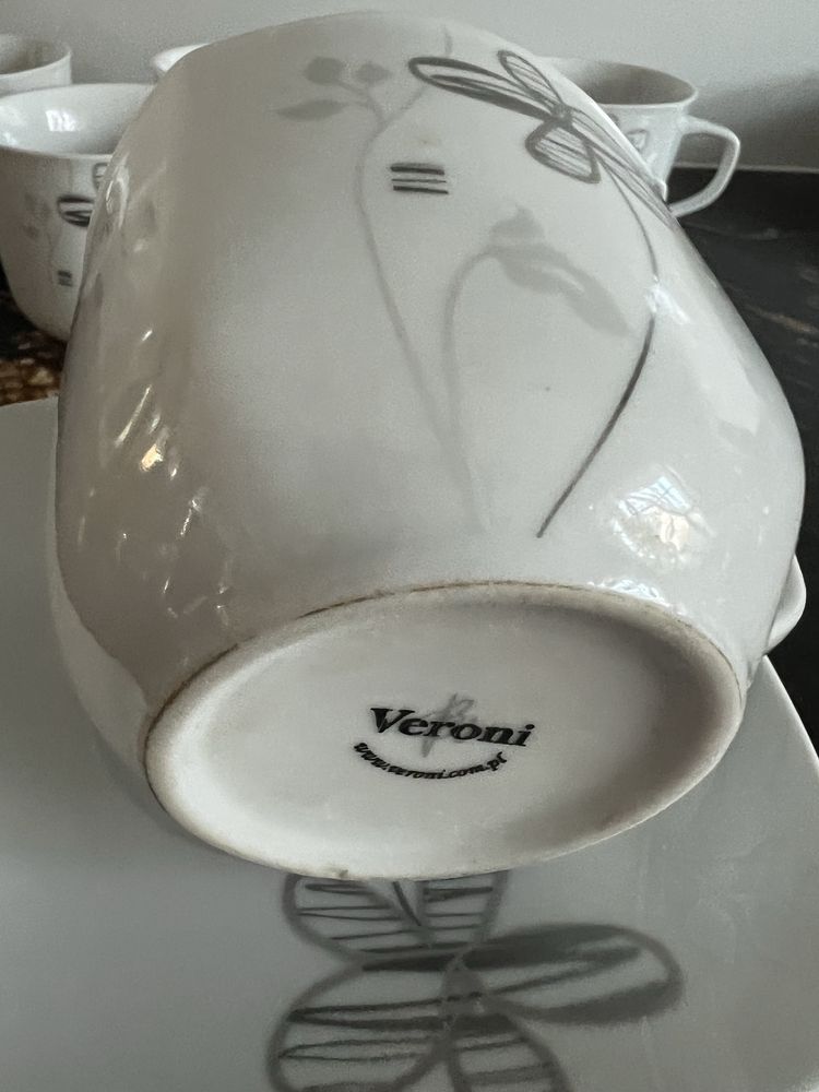 Serwis kawowy filizanki z talerzykami