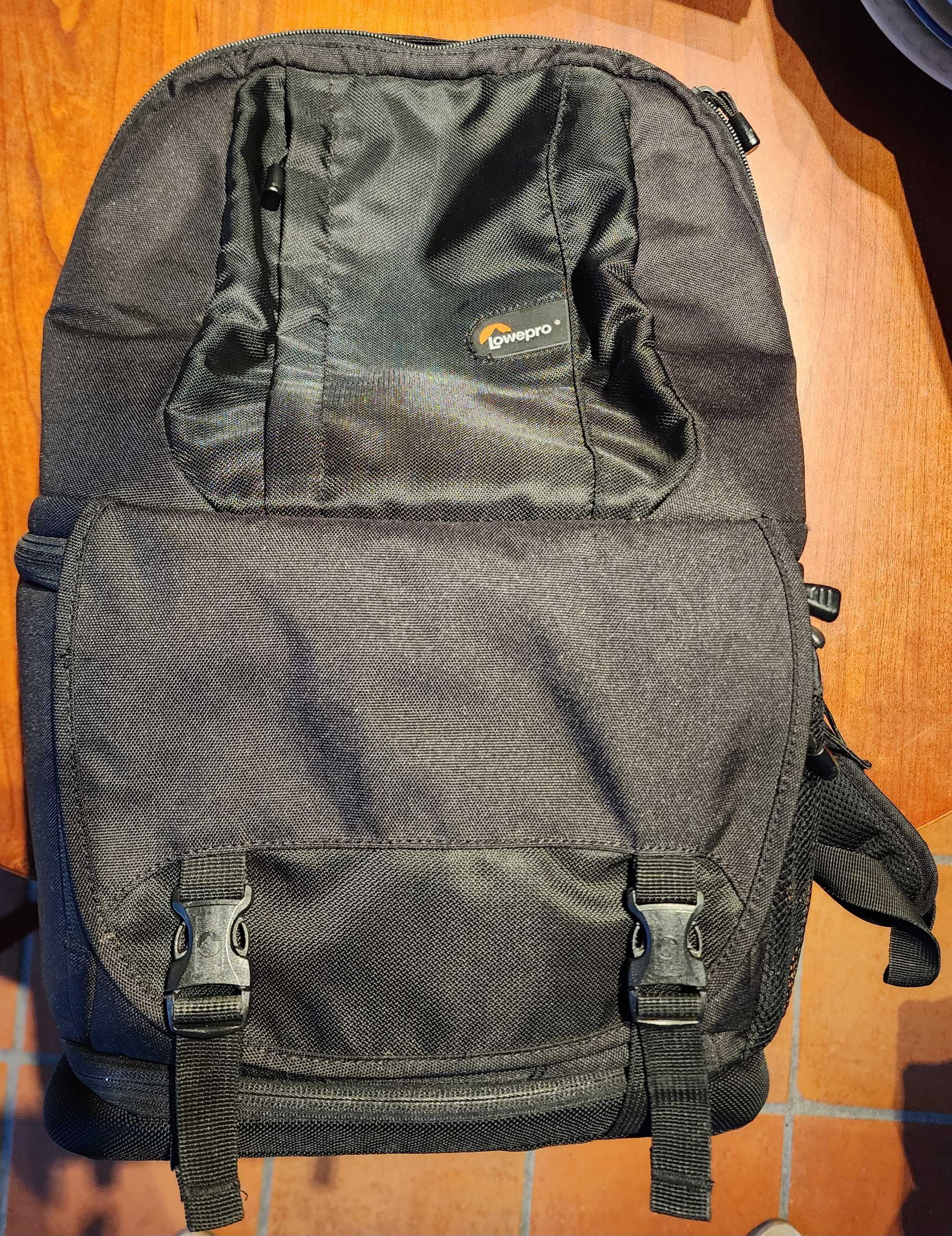 Mochila para Fotografia, marca Lowepro, em excelente estado