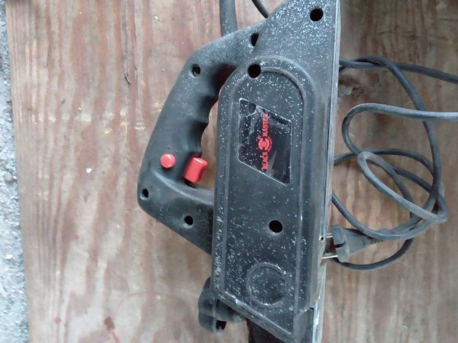 Strug elektryczny Black Master 600W 82mm