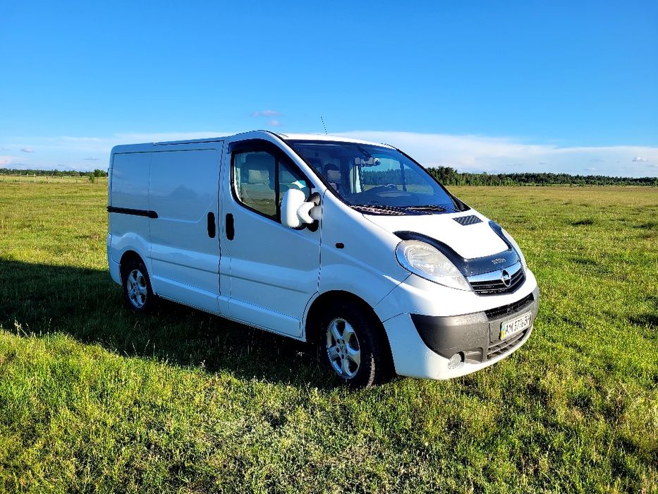 Opel Vivaro 2.5 (176 л.с)