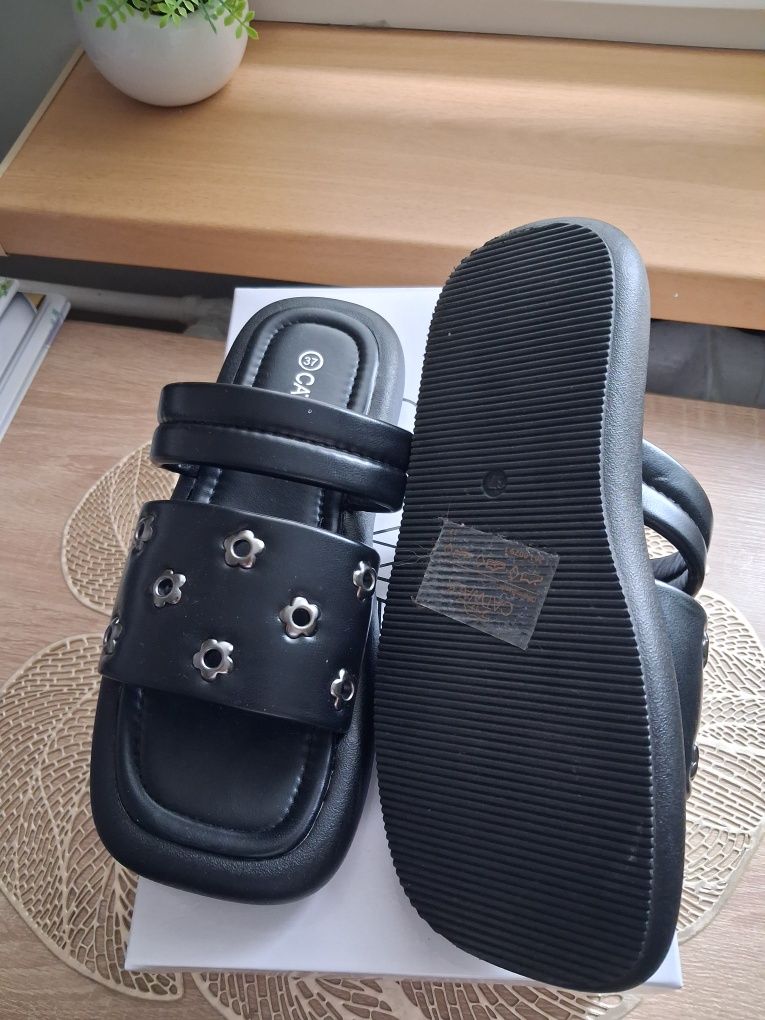 Nowe klapki Catwalk r. 38