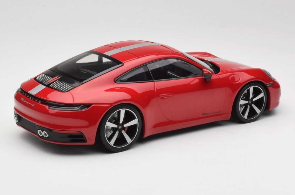 Porsche 911 (992) Carrera 4S Minichamps 1:18  (Carmine Red)