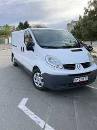 Renault Trafic 2,0 дизель 6-ступка 2013 год