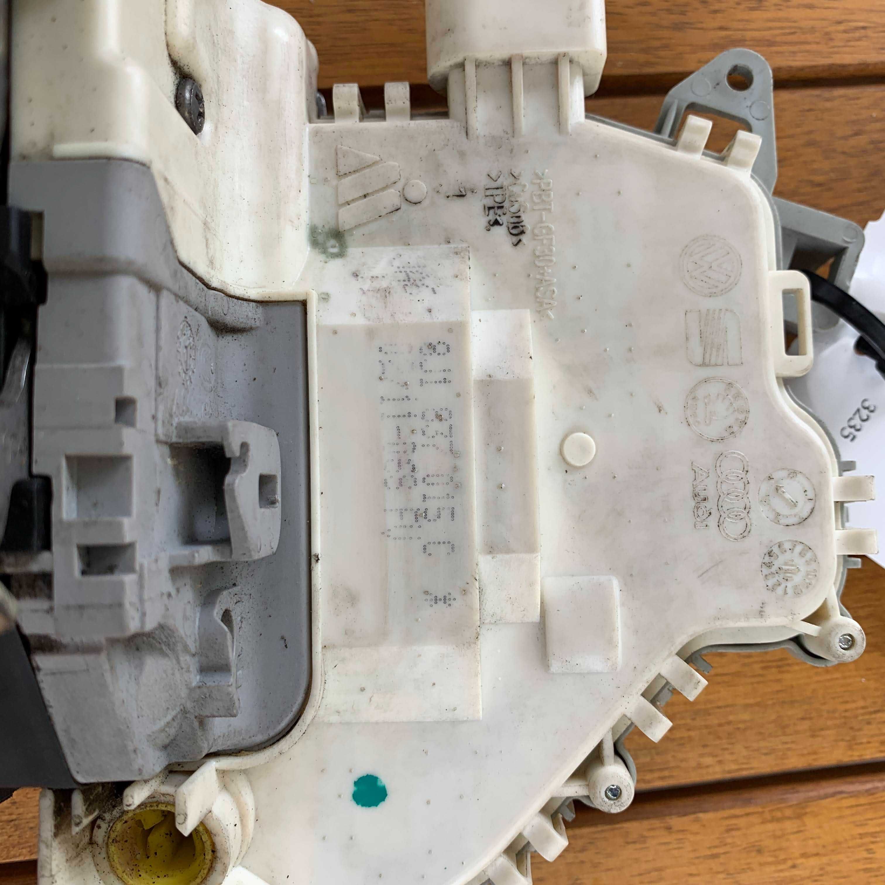 Fecho de porta para audi A4 b8 traseira lado esquerdo  original