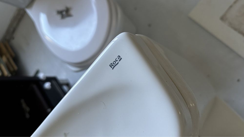 Loiças de casa de banho Roca e Valadares