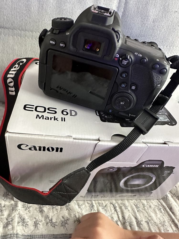 Canon EOS 6D MK II plus obiektyw Canon 50mm 1.8
