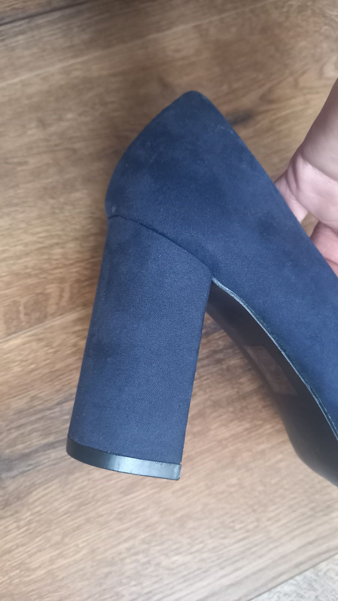 Buty na obcasie granatowe zamszowej roz.40  Corina nowe