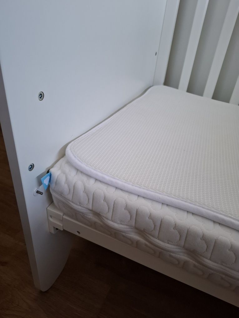 Vendo cama de grades de bebé