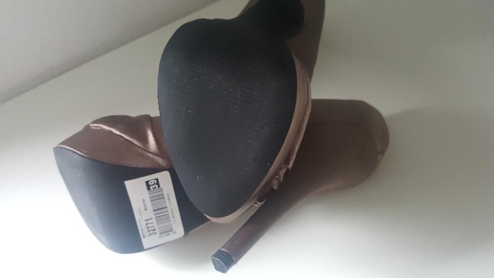 Sapatos cetim Bronze salto alto NOVOS