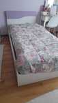 Cama de menina como nova , mesa de cabeceira, estrado e colchão