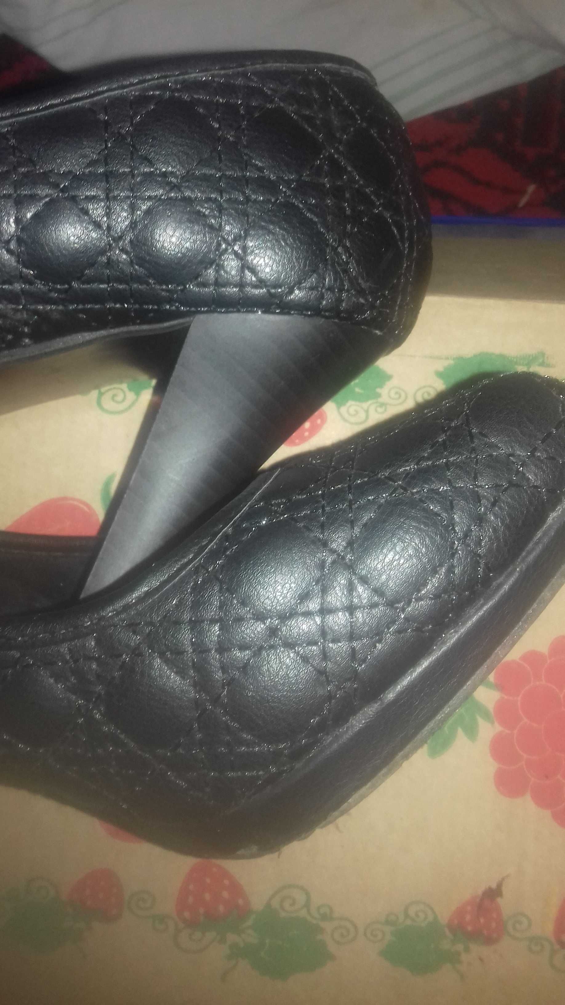 Damskie buty na obcasie słupku
