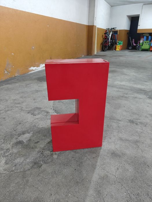 Vendo armário decorativo.