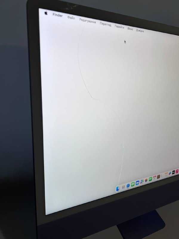 Apple iMac M1 24" 4.5K 8GPU Purple 2021 Тріщина на захисному склі.