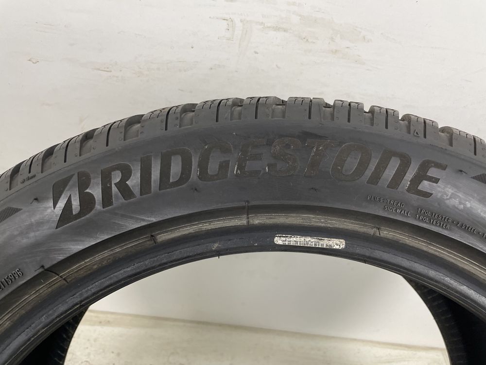 245/45R18 100V Bridgestone Blizzak LM005