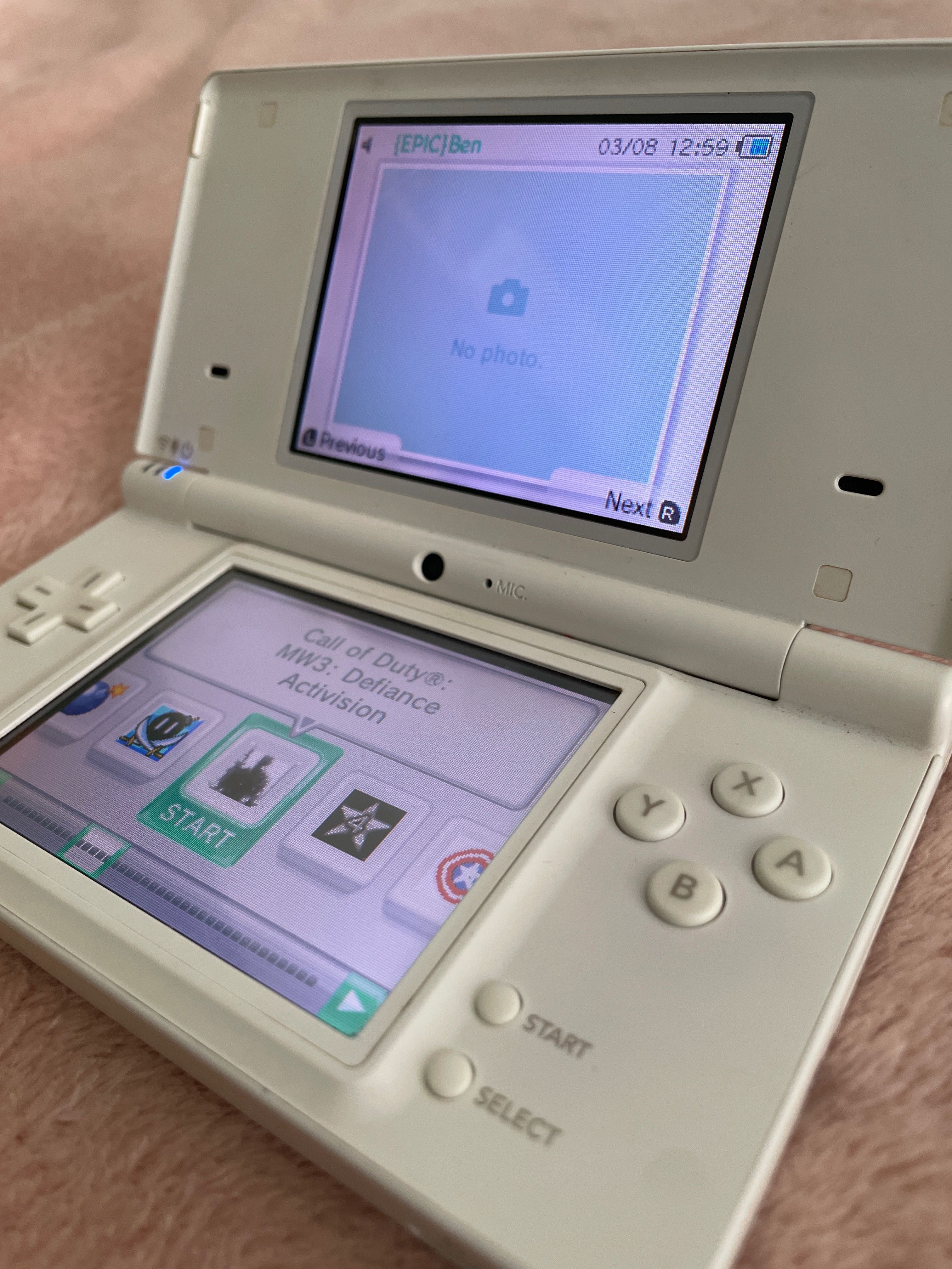 Vendo Nintendo DSI desbloqueada todos os jogos