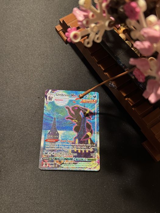 Karta pokémon kolecjonerska umbreon evolving skies