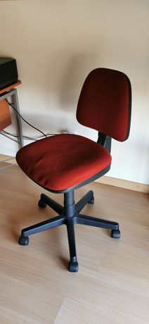 Cadeira e candeeiro de escritório