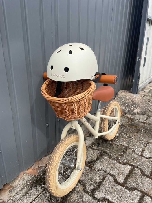 Bicicleta e Capacete Banwood