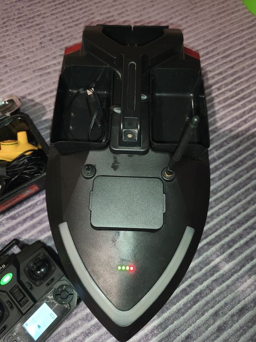 Продам карповый кораблик и эхолот.