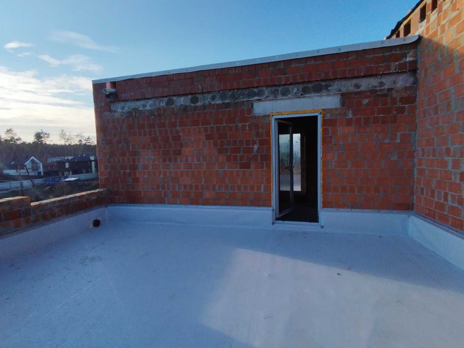 Дуплекс в лісовій частині Ірпеня. Поруч нові будинки.Розтермінування
