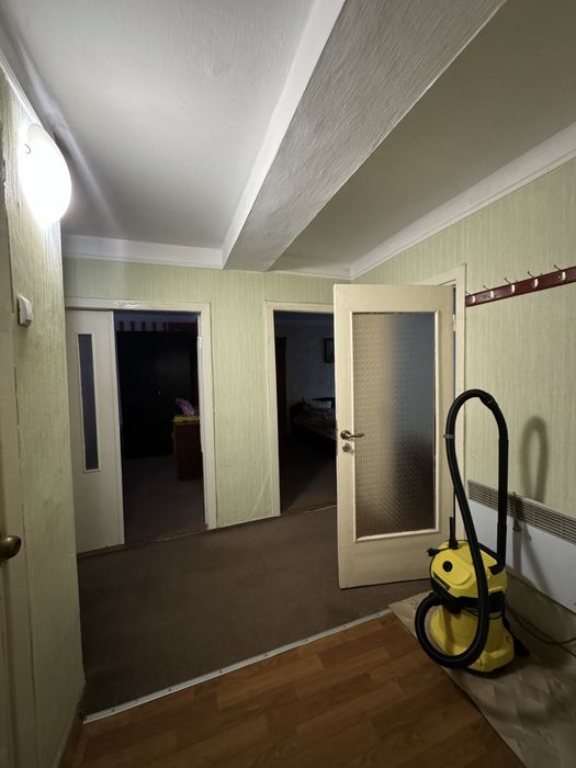 Здається 3-х кімнатна квартира на тривалий термін можна і студентам