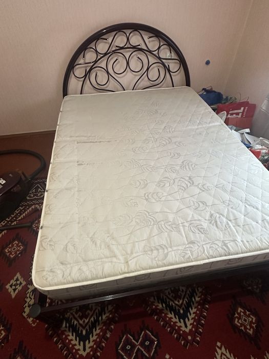 Спальне ліжко з матрасом 2 на 1.5