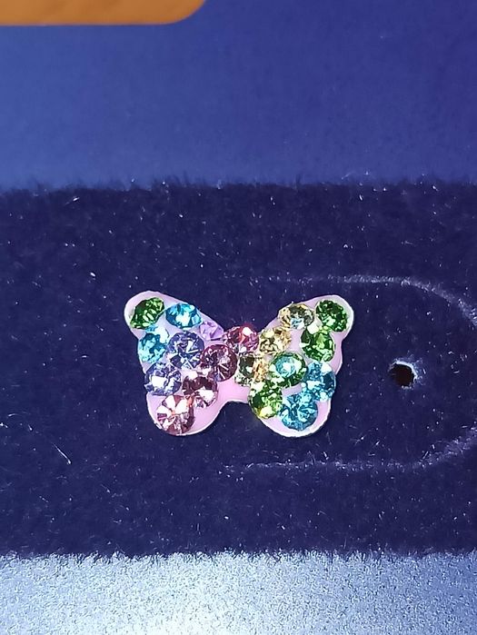 Brincos em prata novos Claire's borboletas  com brilh