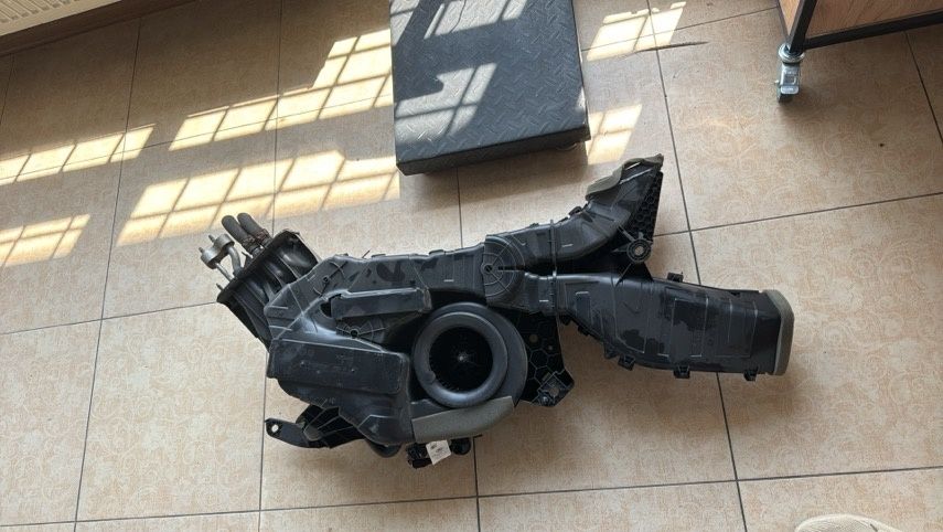 Задній блок кондиціонування. Ford explorer 2016-2019