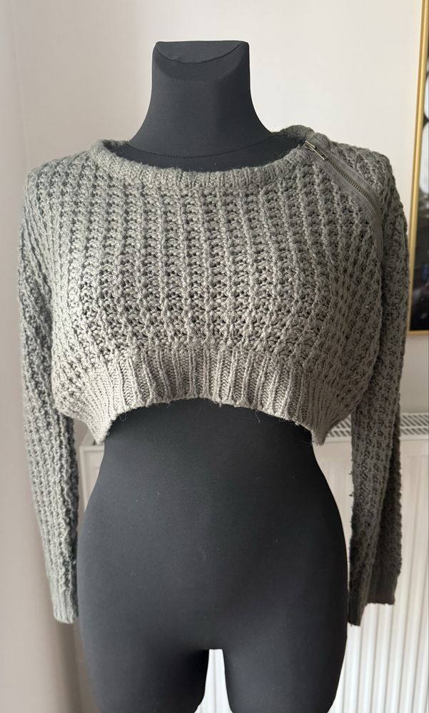 Sweter krotki top sweterek khaki oliwkowy dlugi rekaw dzianina akryl