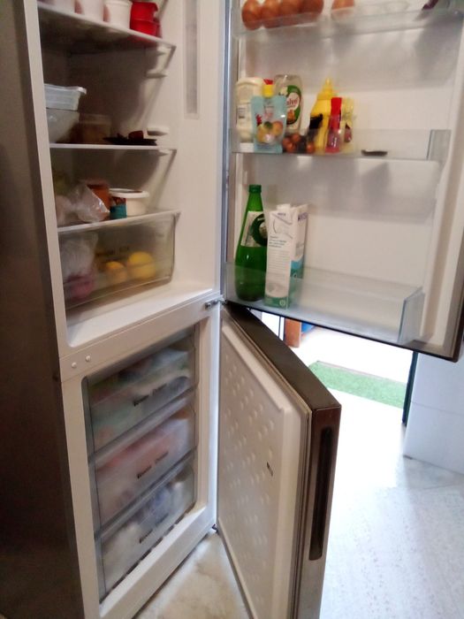 Frigorífico a funcionar com marcas de uso