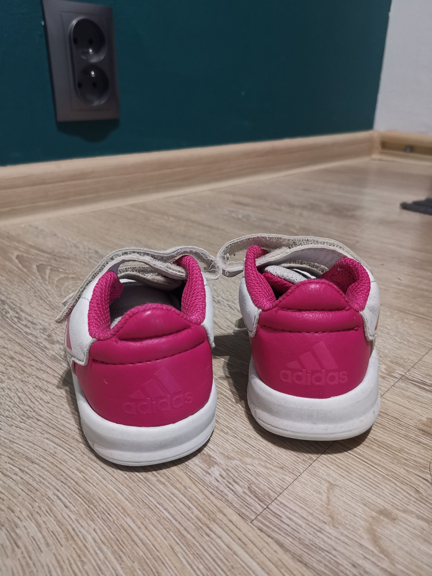Adidasy niemowlęce na rzepy marki ADIDAS R. 20