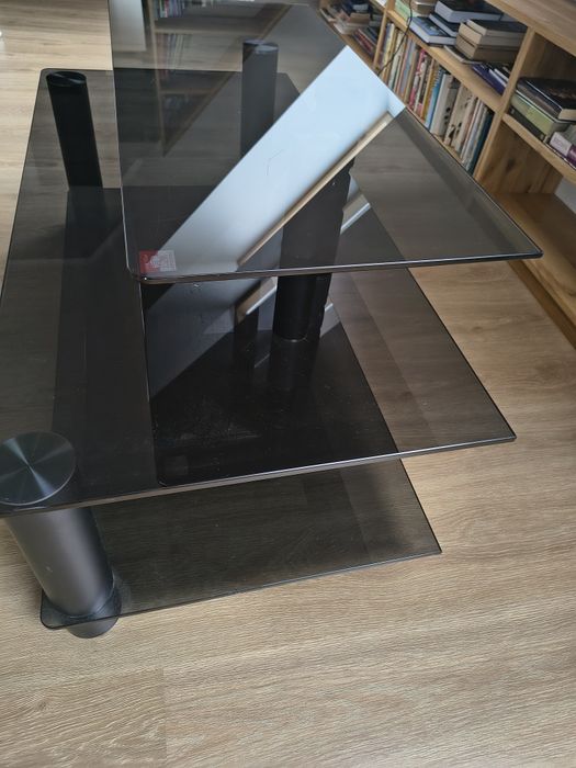 Szklany stolik pod telewizor