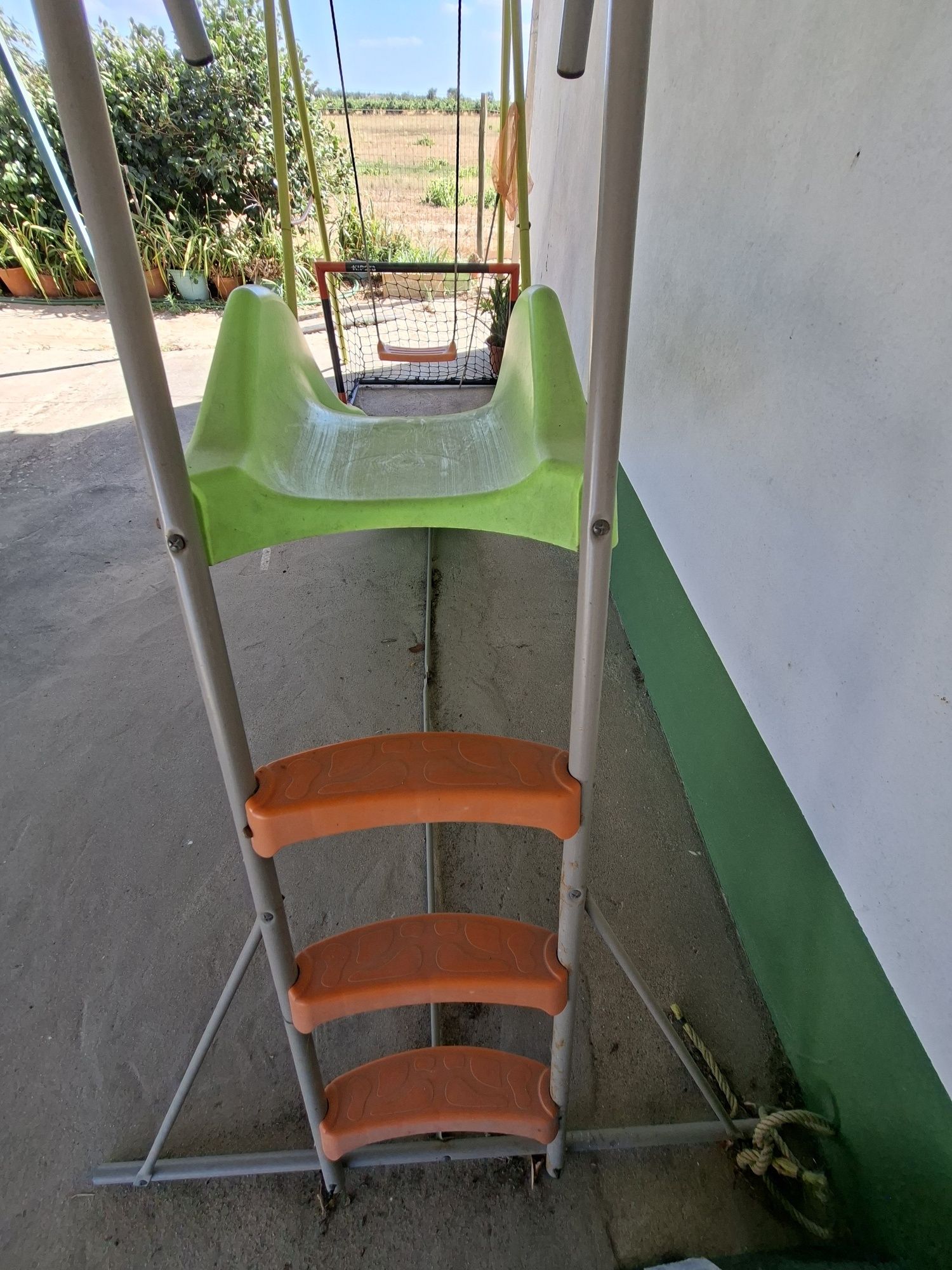 Escorrega/baloiço