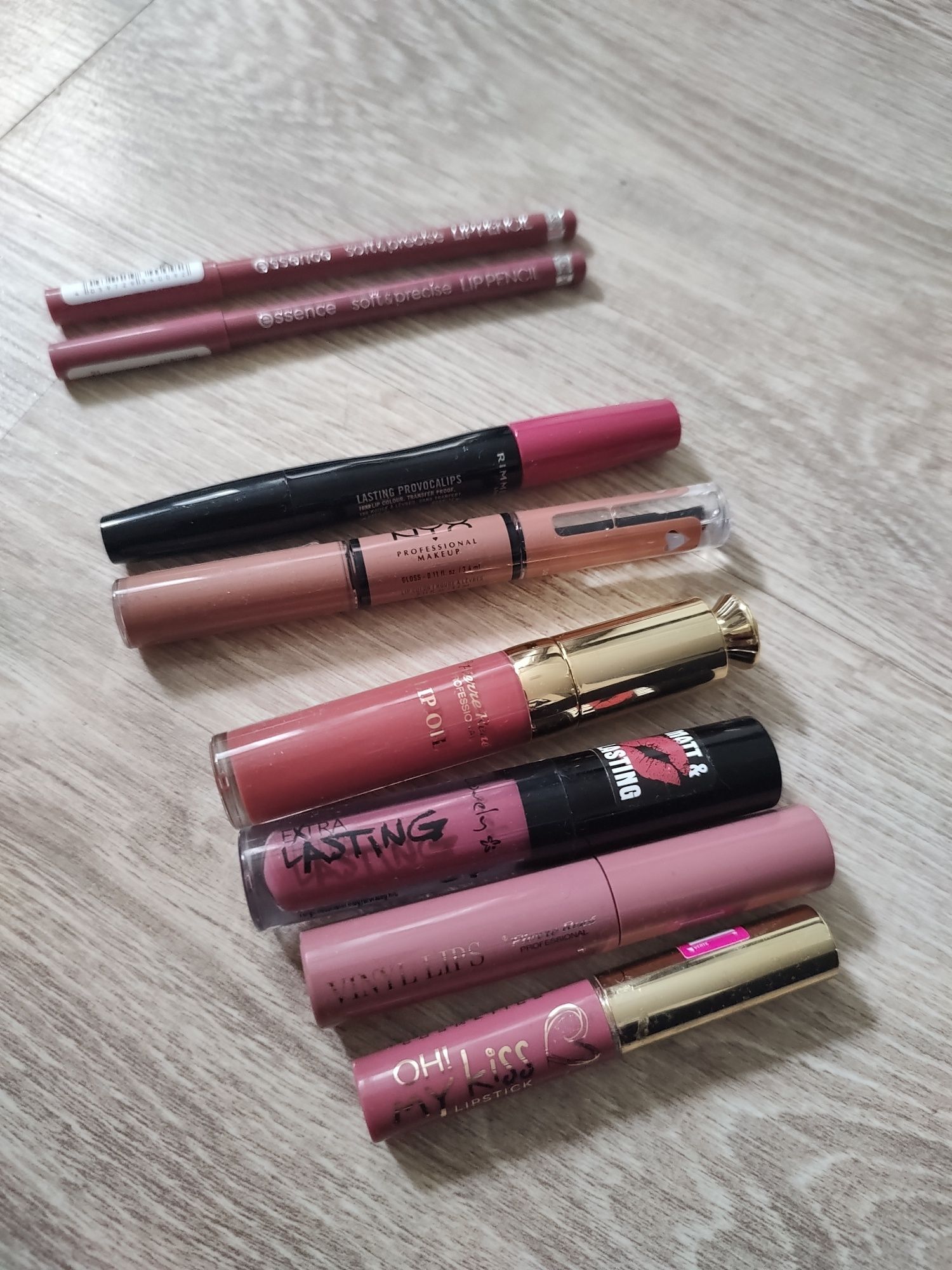 Pomadki, błyszczyki do ust, Eveline, Pierre Rene, Rimmel, Nyx