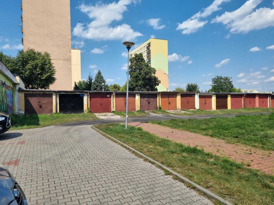 Garaż murowany po remoncie do wynajęcia oś. Ogrody Ostrowiec Św