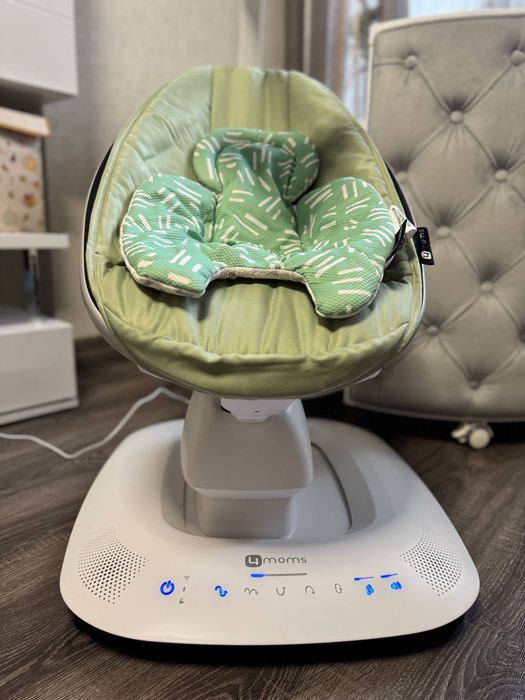 Захитуючий центр mamaRoo 5.0