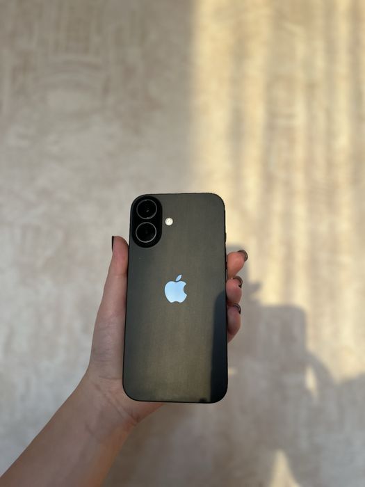 iPhone 16, 99% батарея