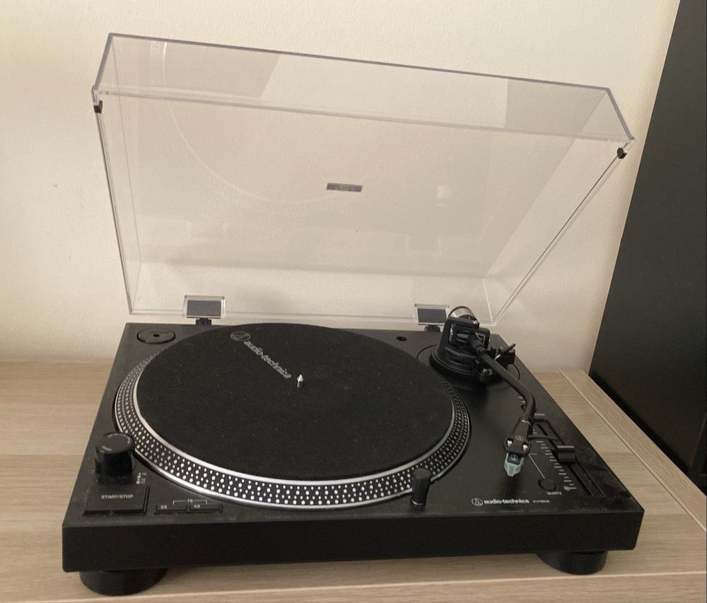 Audio-technica Gira-Discos AT-LP120XUSB