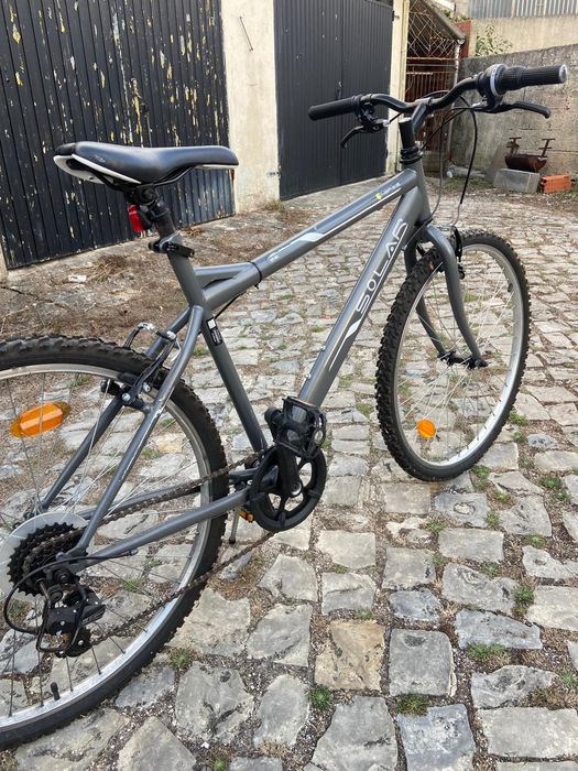 Bicicleta  semi nova em muito bom aspecto