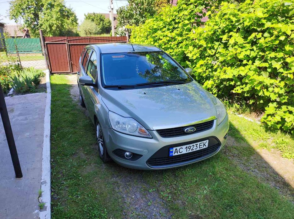 Форд фокус 2  рестайлін в хорошому стані.