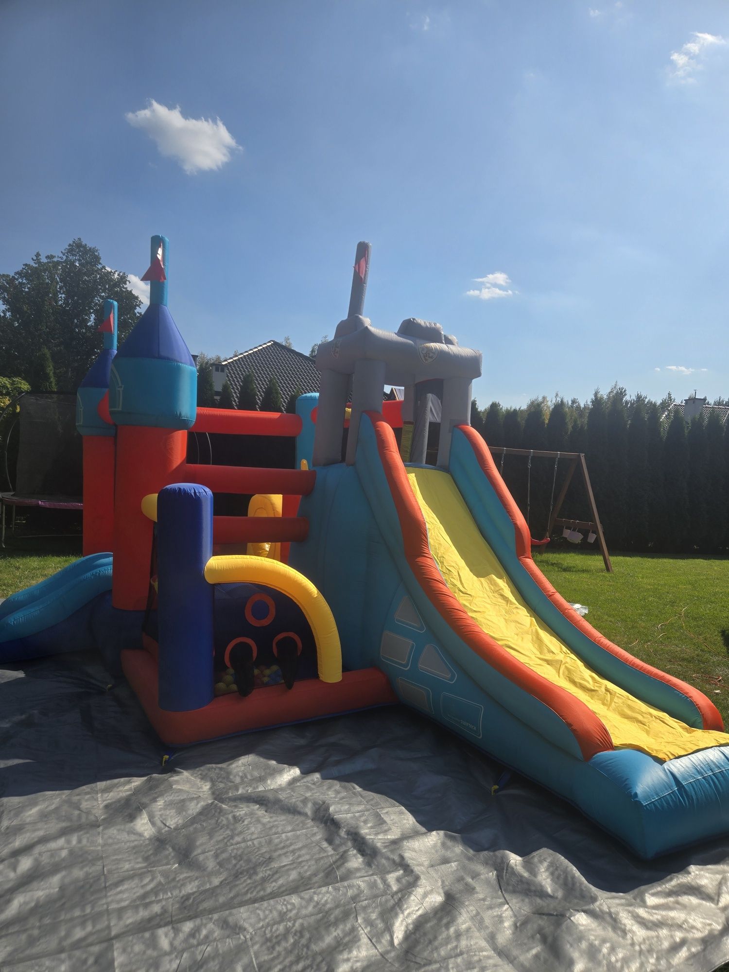 Wynajem dmuchanego zamku „GRYFA” z trampoliną i zjeżdżalnią