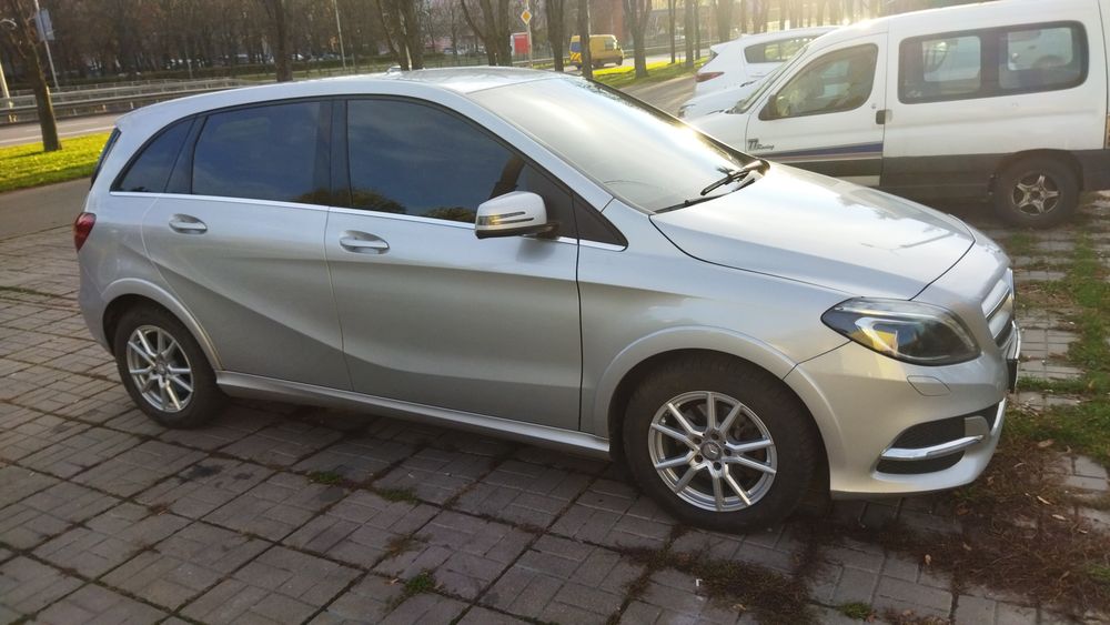 Mercedes Benz B 250E