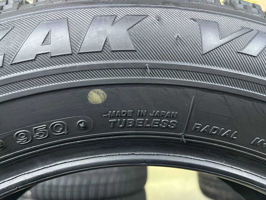 Шини вживані зимові 215/60 R16 BRIDGESTONE BLIZZAK VRX