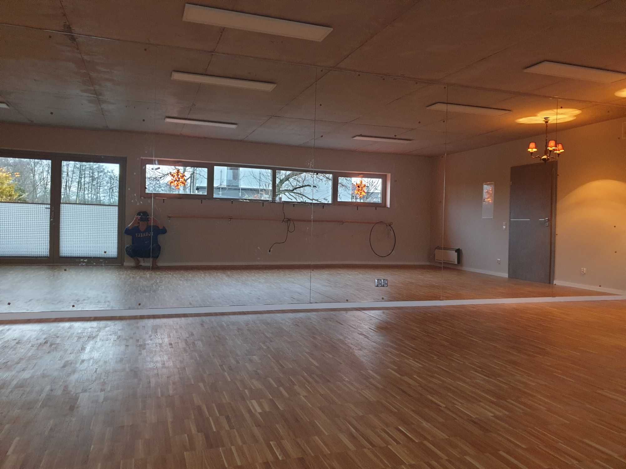 Sala taneczna z lustrami parking gratis święta otwarta wolne terminy