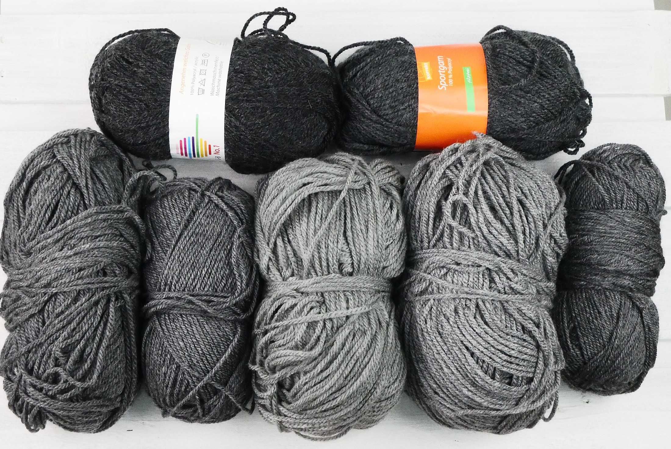 97.Włóczka 100%Akryl mix zestaw 420g