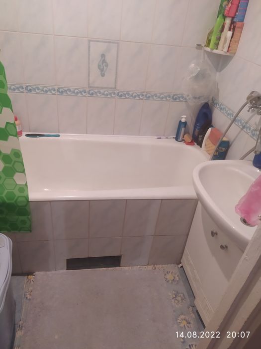 Койко місце для дівчини без ком в 3-х кімн. кв. (обл. дитяча лікарня)